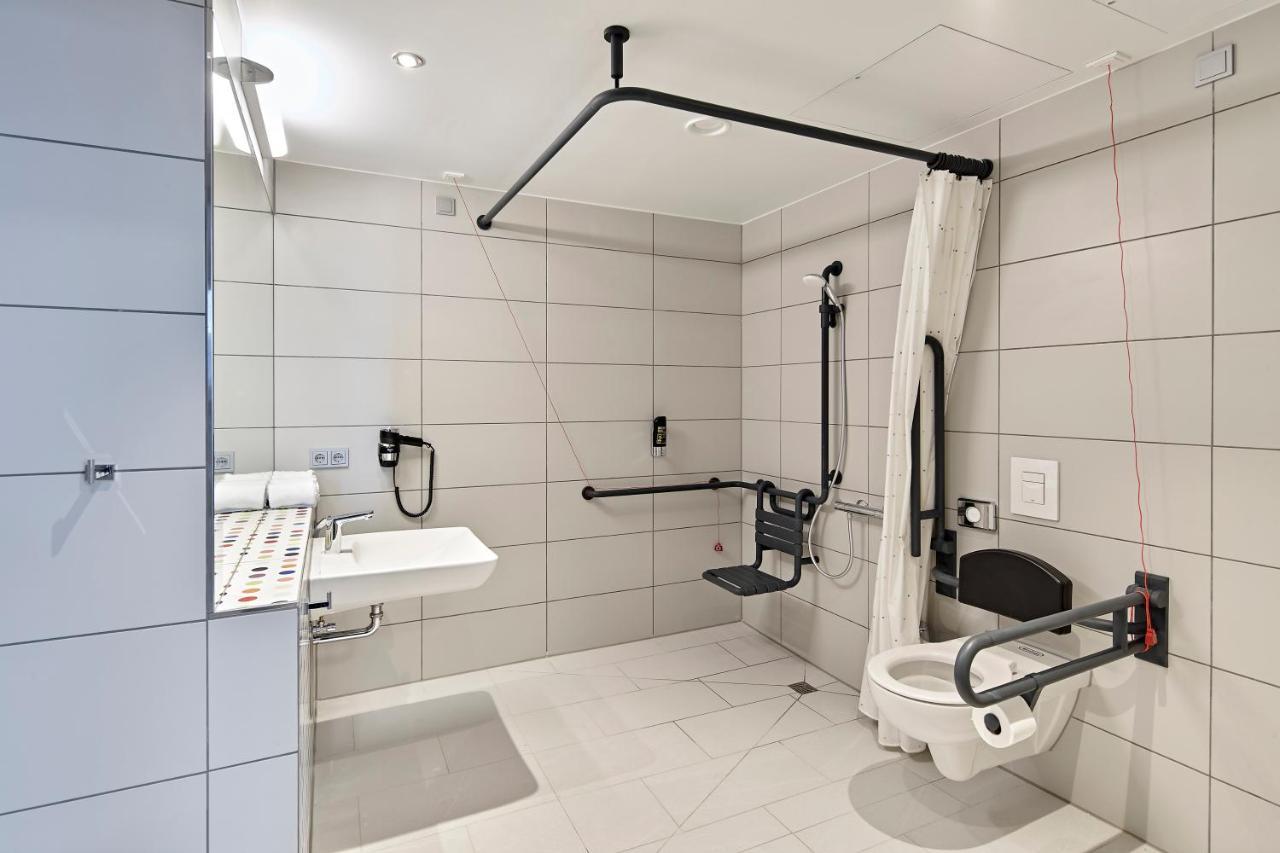 Meininger Hotel Koeln West Экстерьер фото