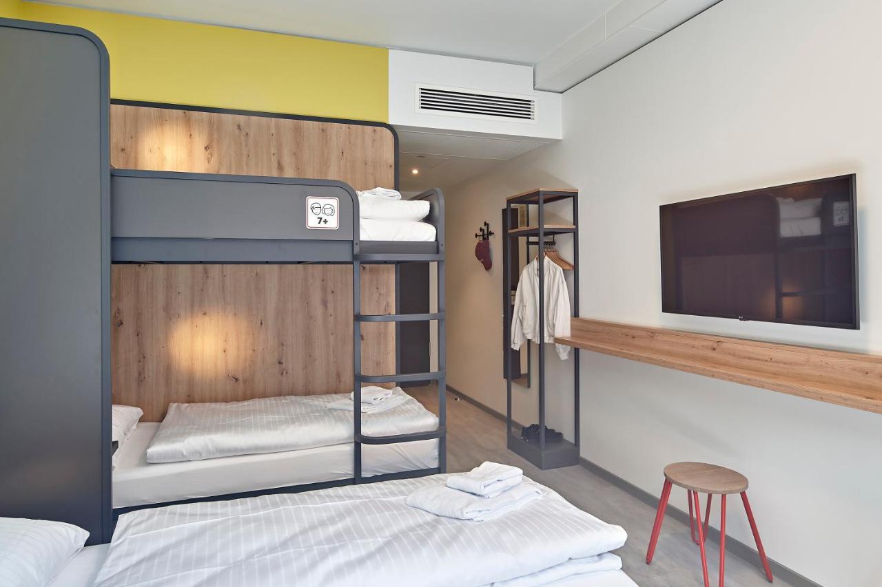 Meininger Hotel Koeln West Экстерьер фото