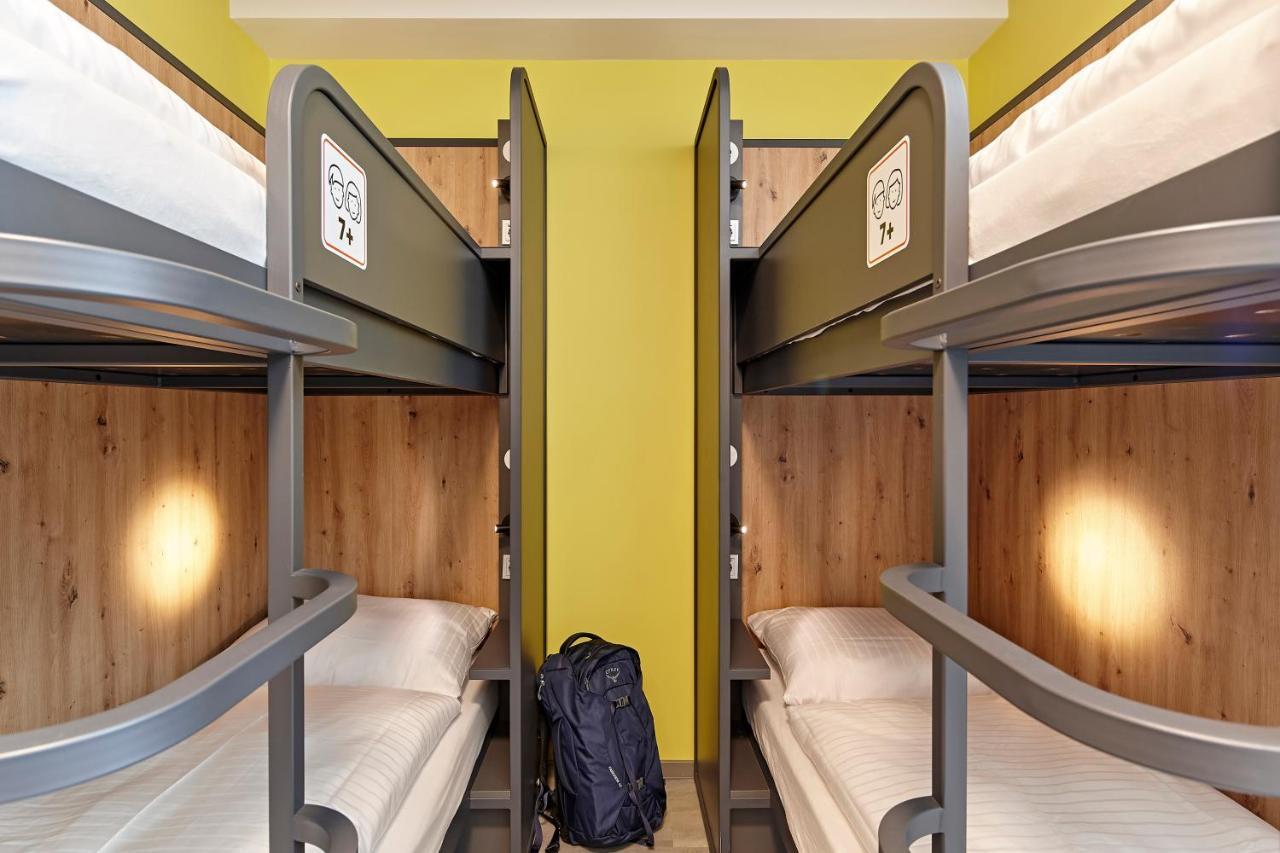 Meininger Hotel Koeln West Экстерьер фото