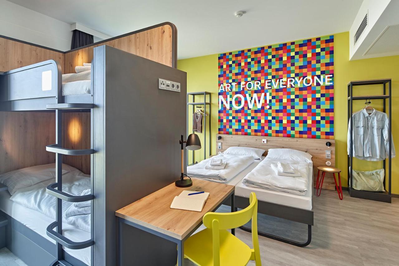Meininger Hotel Koeln West Экстерьер фото