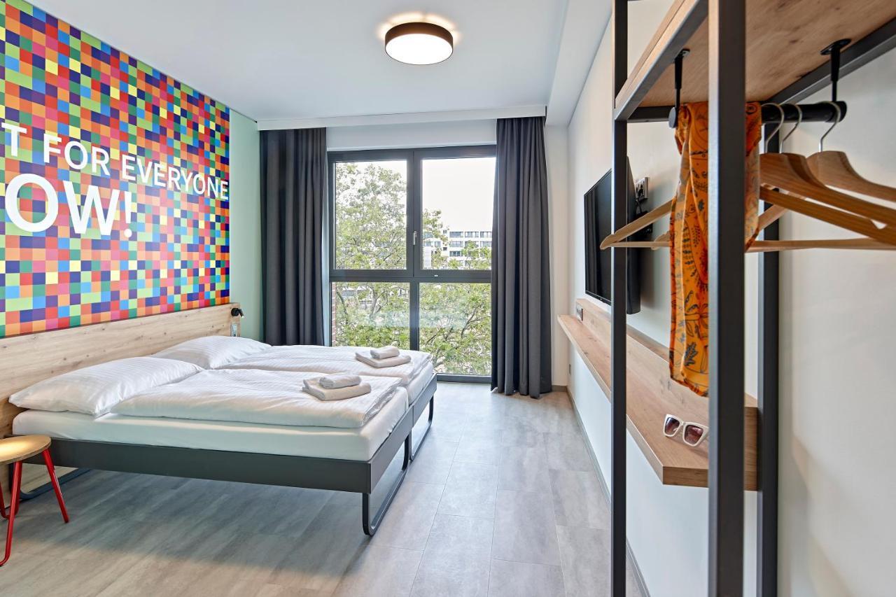 Meininger Hotel Koeln West Экстерьер фото