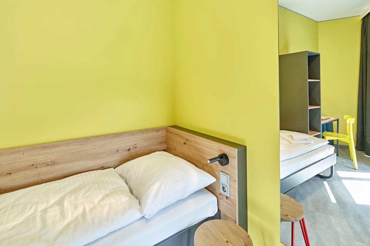 Meininger Hotel Koeln West Экстерьер фото