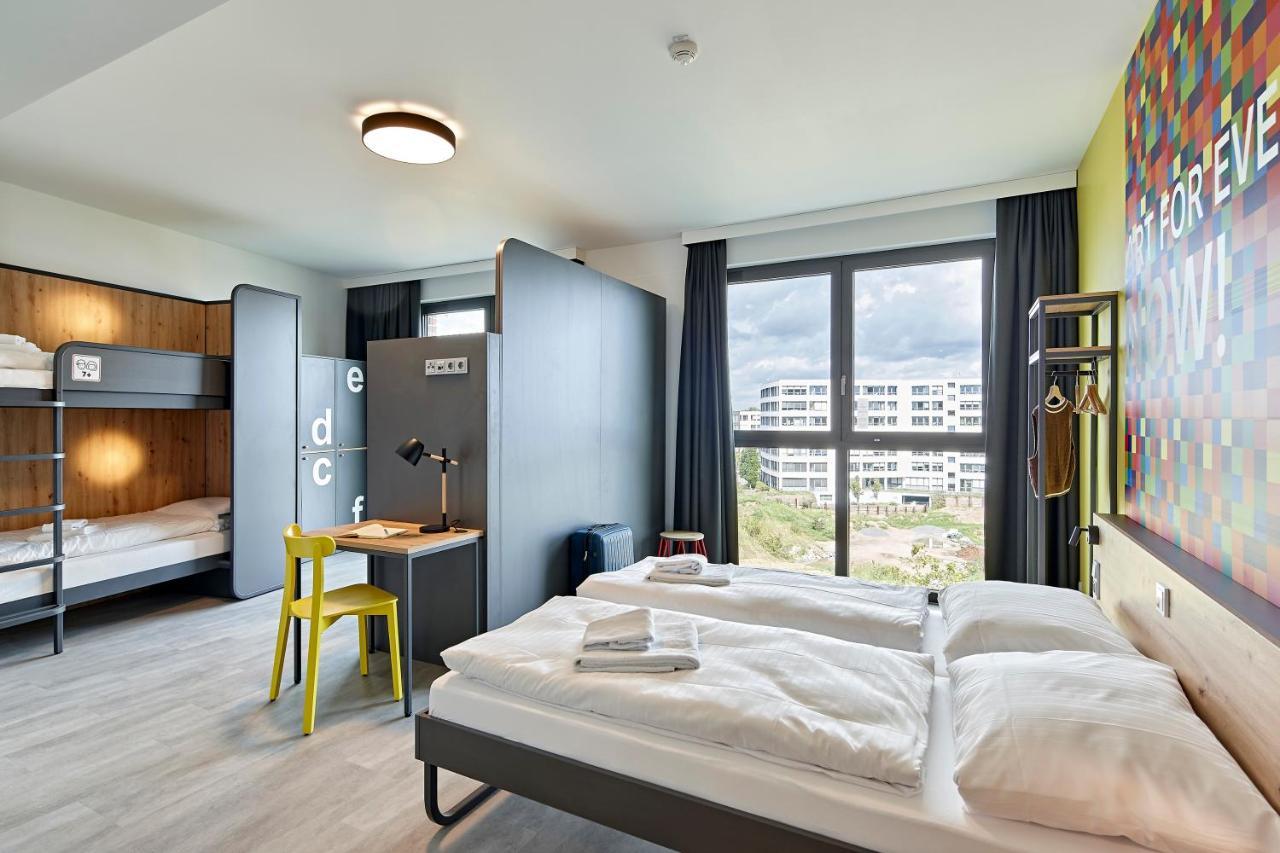 Meininger Hotel Koeln West Экстерьер фото