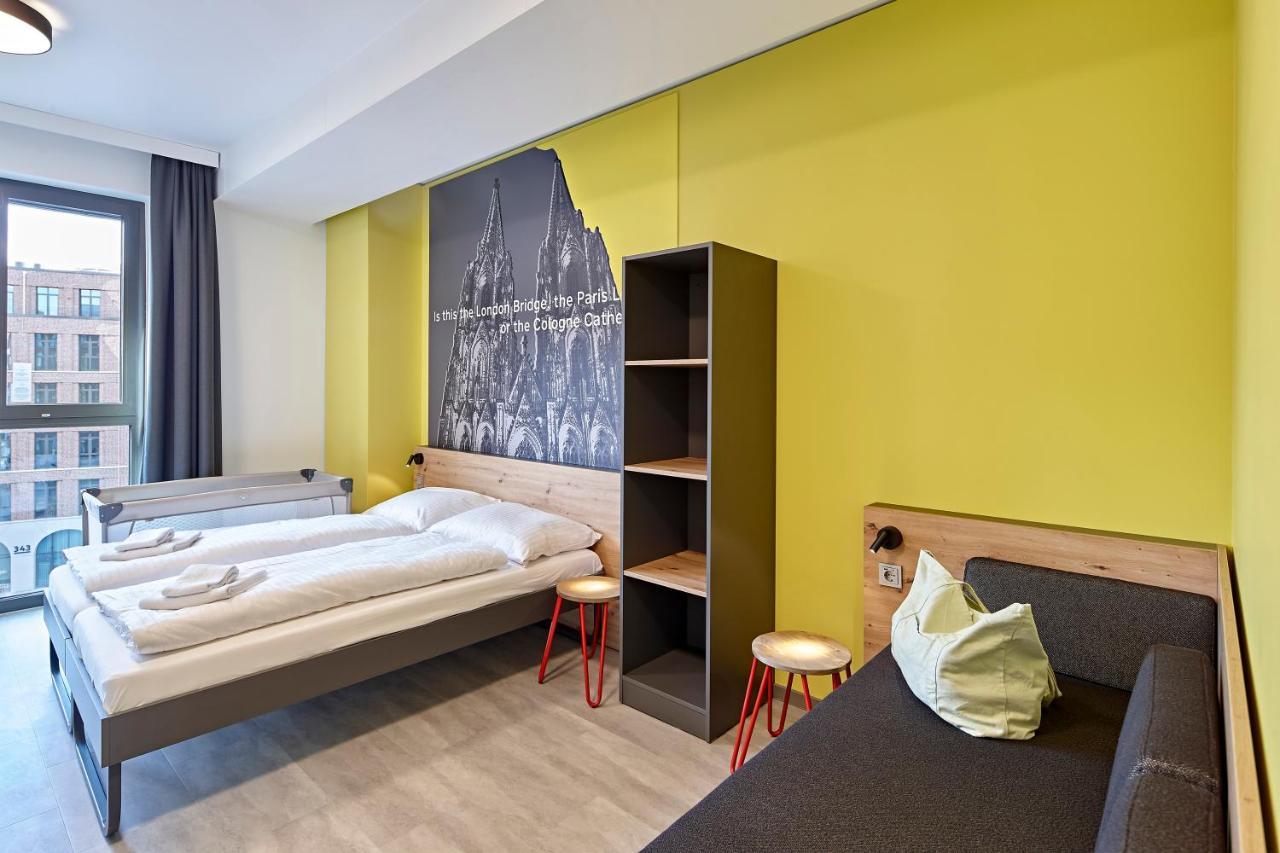 Meininger Hotel Koeln West Экстерьер фото