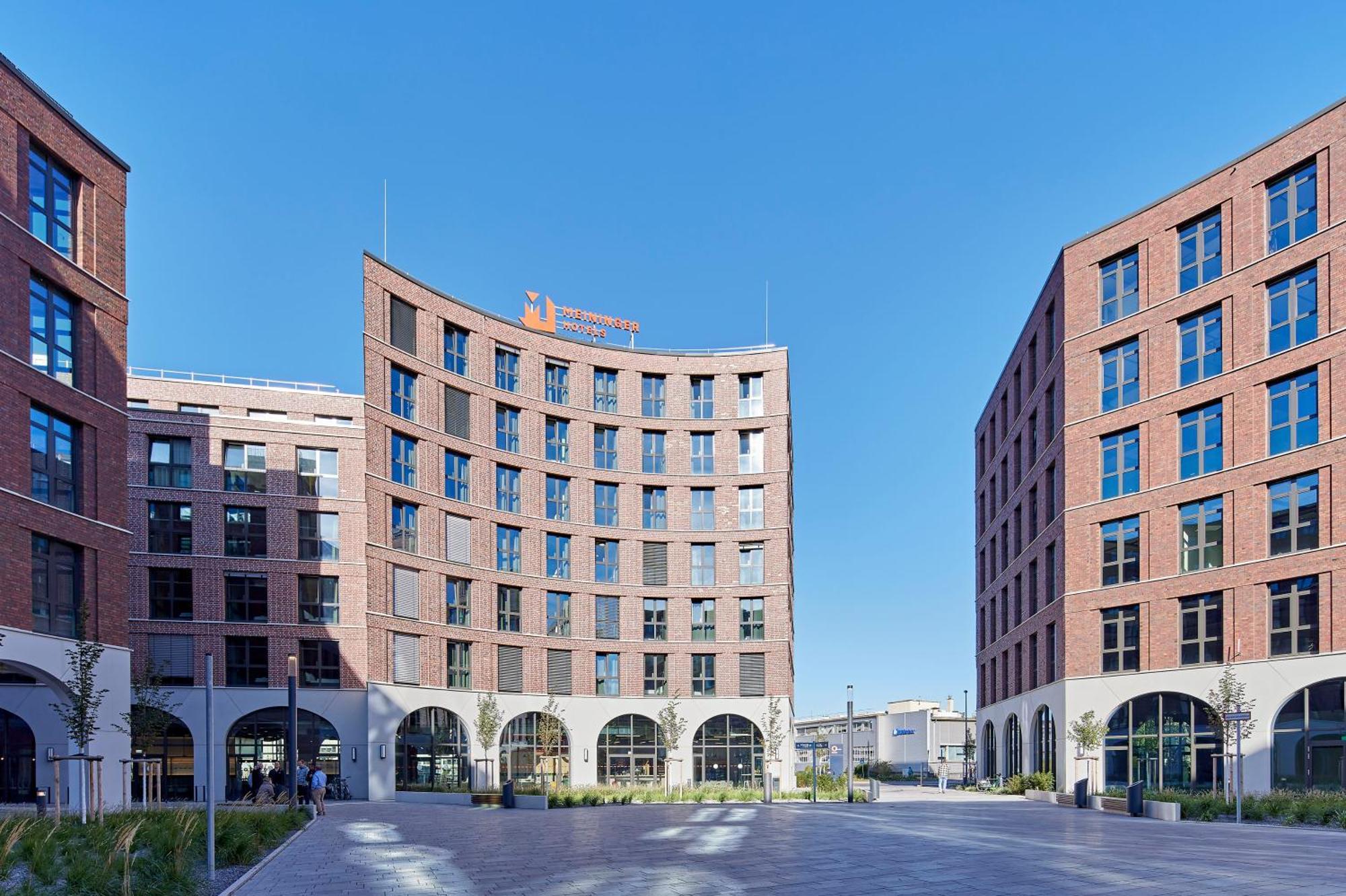 Meininger Hotel Koeln West Экстерьер фото