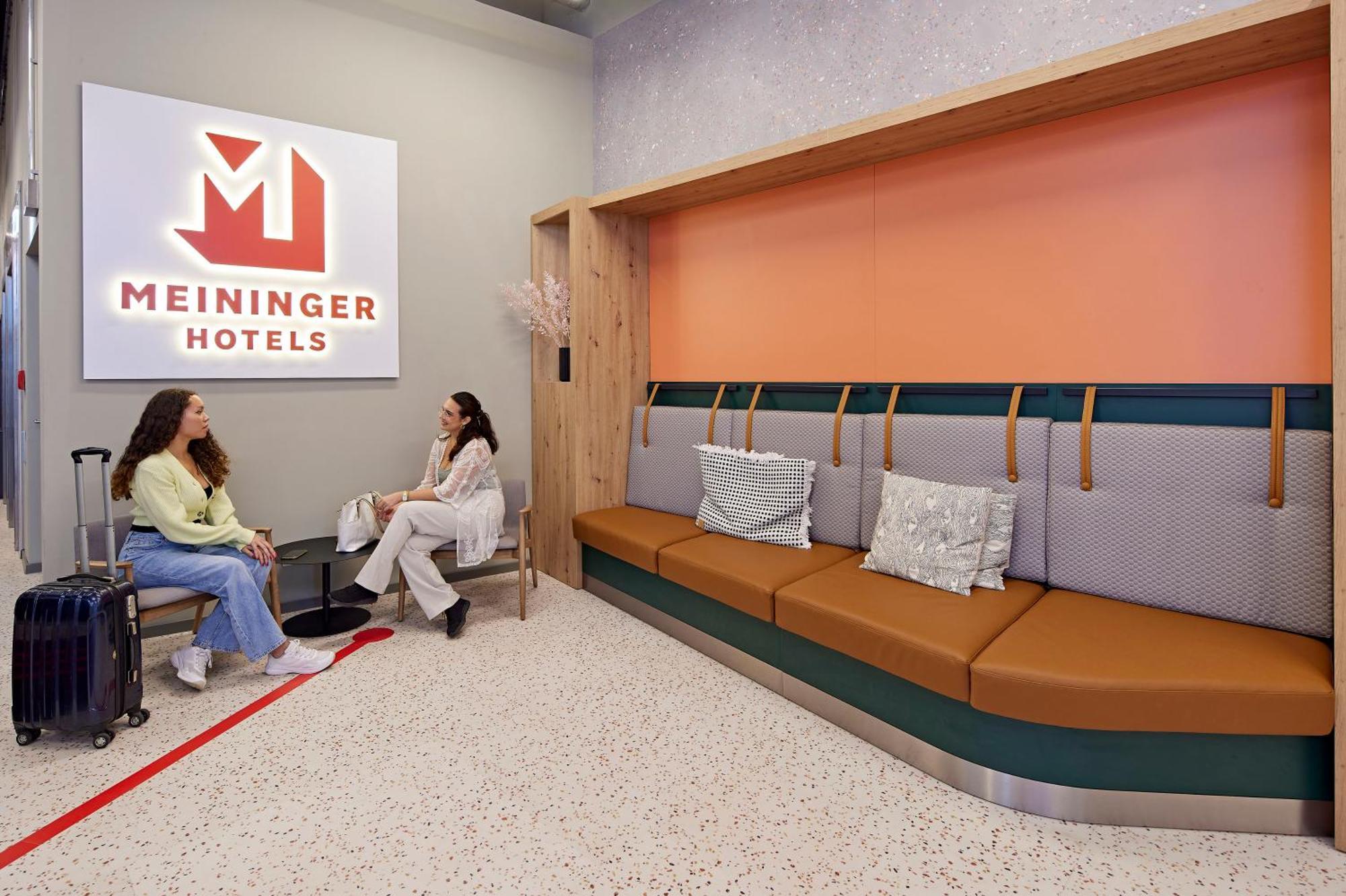 Meininger Hotel Koeln West Экстерьер фото