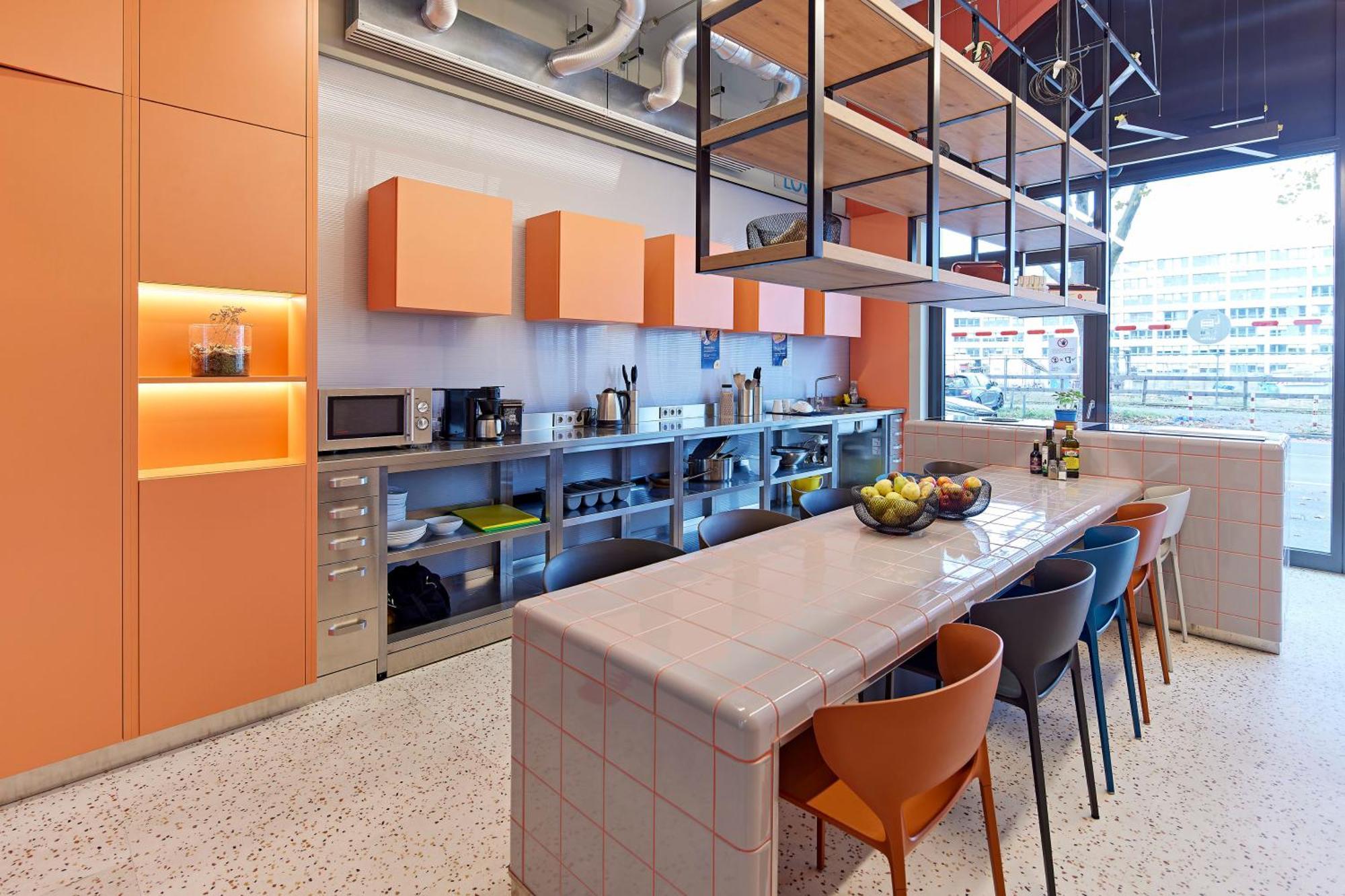 Meininger Hotel Koeln West Экстерьер фото