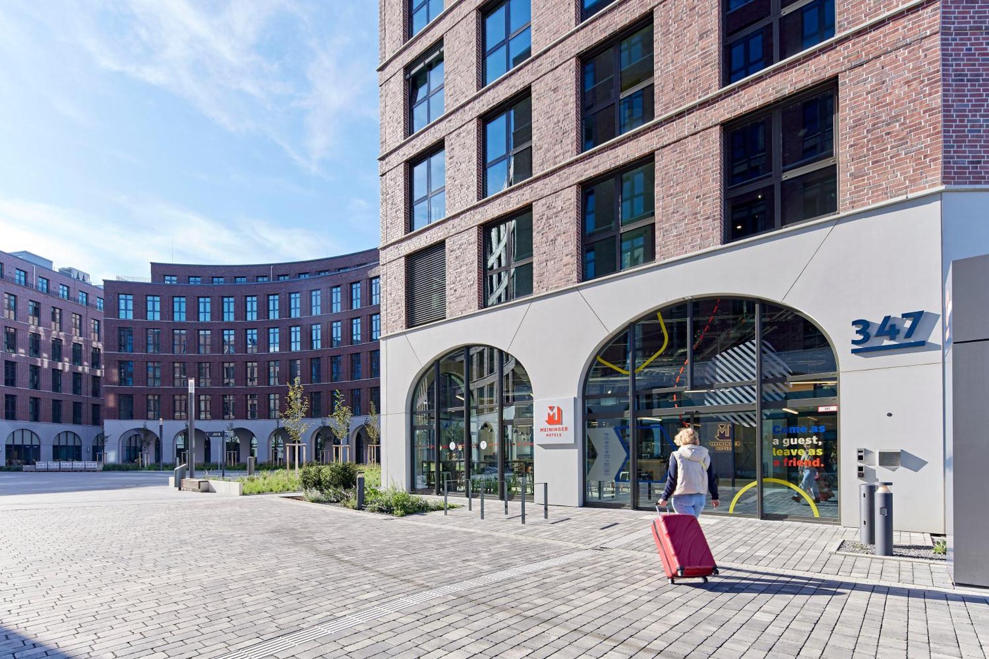 Meininger Hotel Koeln West Экстерьер фото